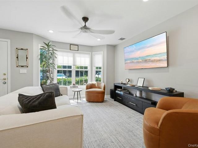 Condo for sale in Huntington, New York