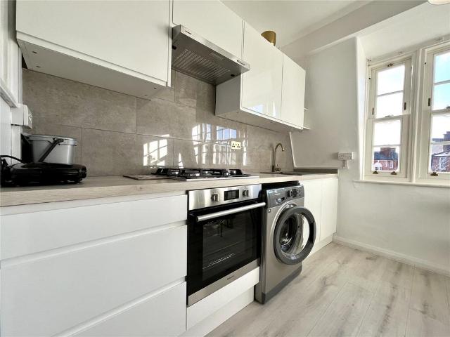 Apartment for rent in Salisbury Estate, Greater London
