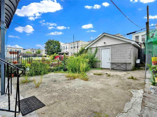 House for sale in Queens, Arverne