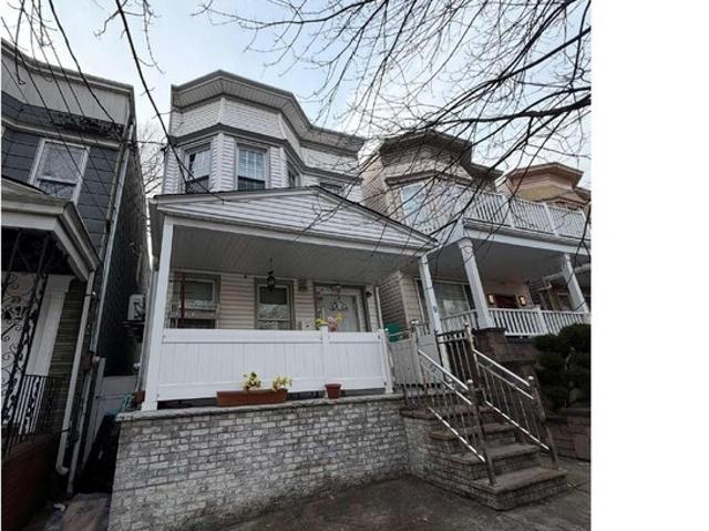 House for sale in Queens, Arverne
