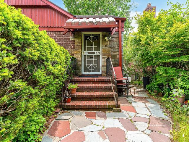 House for sale in Rego Park House for sale in Rego Park