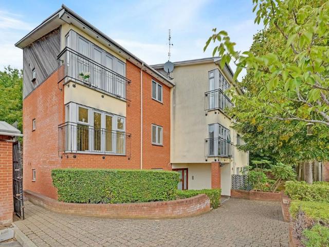 Apartment for rent in Holywell Estate, North Watford