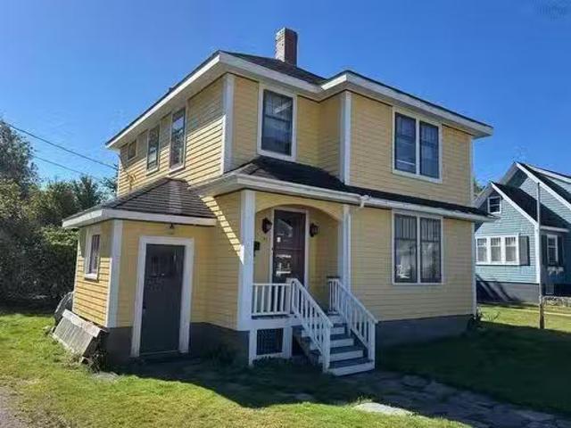 House for sale in Yarmouth, Nova Scotia