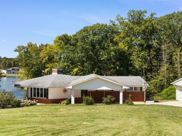 House for sale in Paradise Points, Muscle Shoals