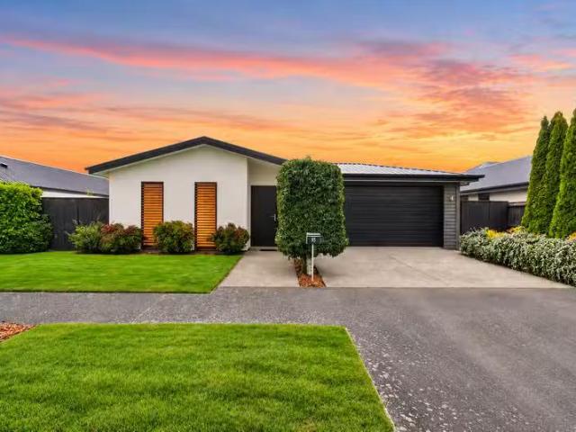 House for sale in Chaslands, Canterbury