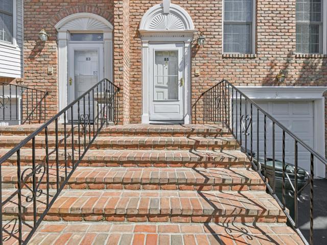 Condo for sale in Manhasset