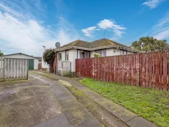 House for sale in Chaslands, Canterbury