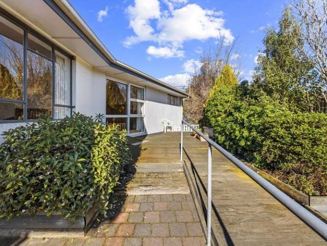 House for sale in Chaslands, Canterbury