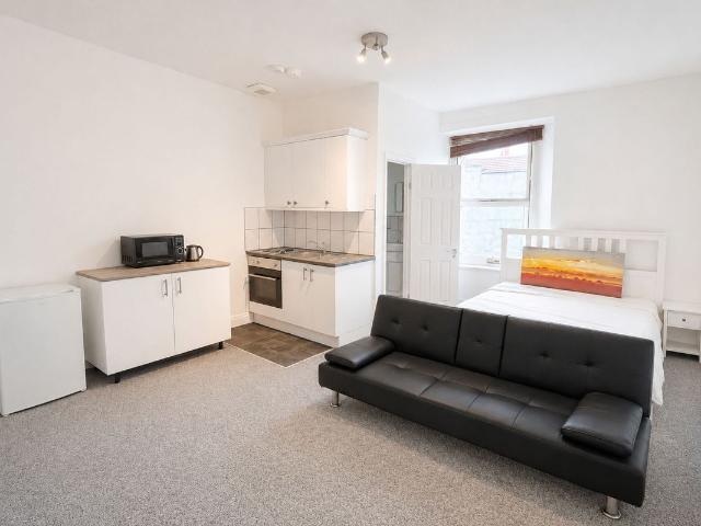 Studio for rent in Feckenham, City Of Bristol