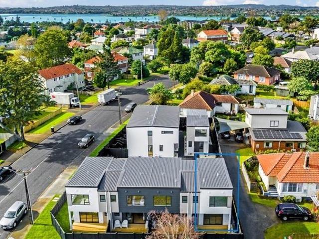 House for rent in Point England, Oroua County