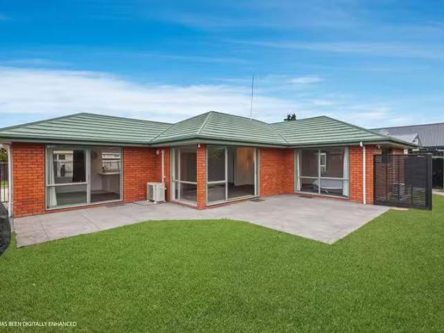 House for sale in Chaslands, Canterbury