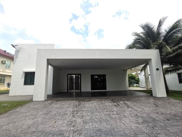 Bungalow for sale in Malaka
