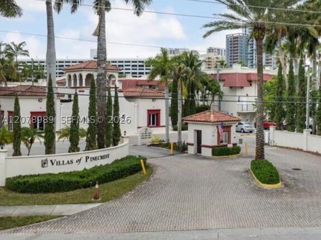 Townhouse for sale in Pinecrest, Florida