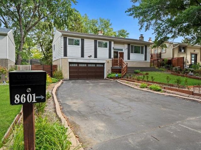 House for sale in Hickory Hills, Illinois