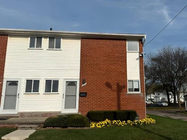 Townhouse for sale in Center Line, Michigan