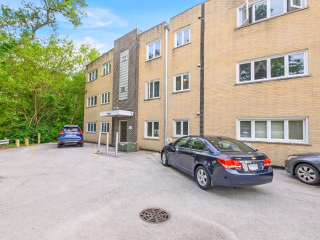 Condo for sale in Hickory Hills, Illinois