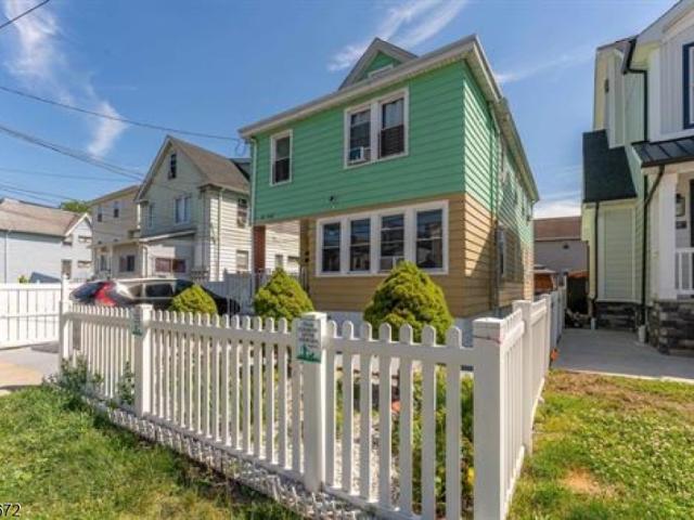 House for sale in Elizabeth, New Jersey