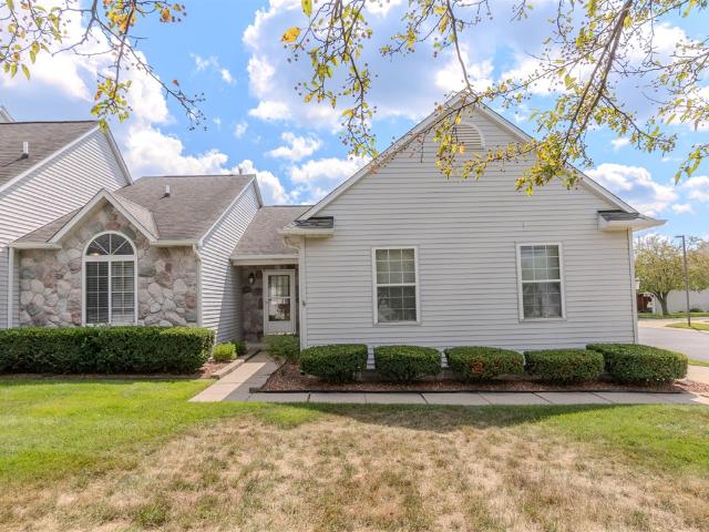 Condo for sale in South Lyon, Michigan