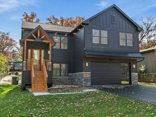 House for sale in Mchenry, Illinois