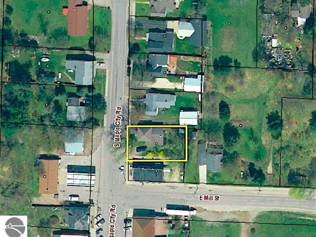 House for sale in Maple City