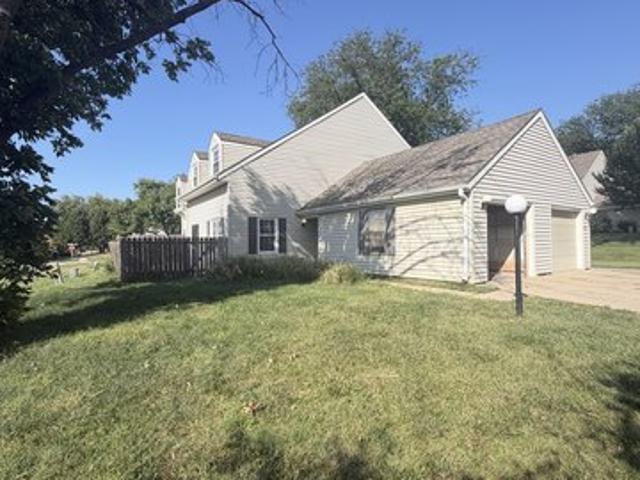 Townhouse for sale in Urbandale, Iowa