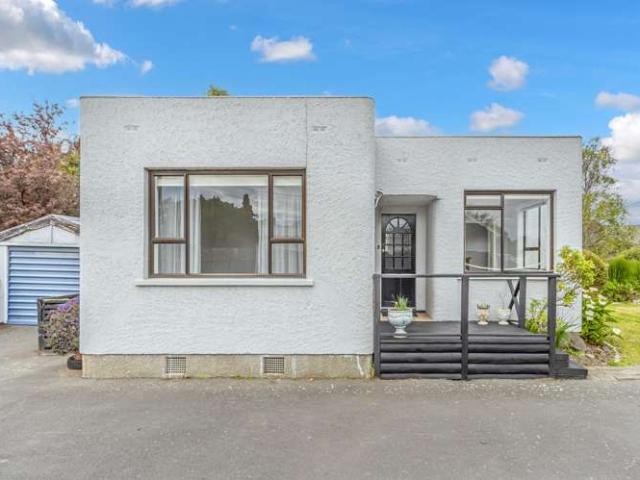 House for sale in Chaslands, Canterbury
