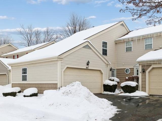 Townhouse for sale in Mchenry, Illinois