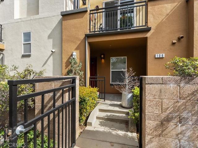 Townhouse for sale in Canoga Park, California