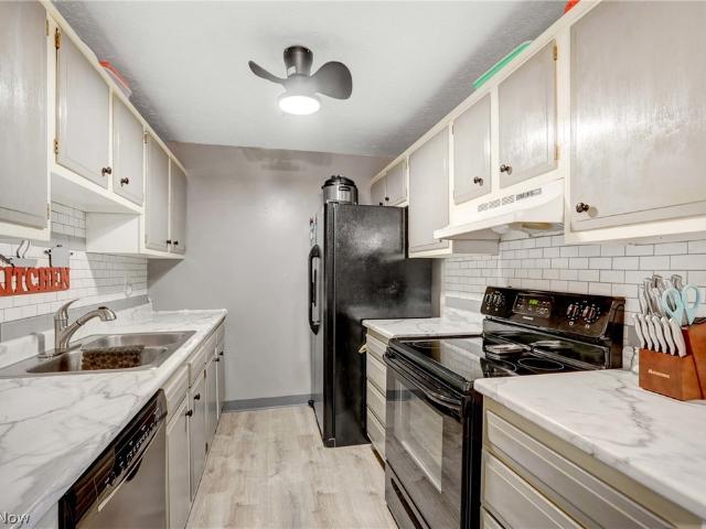 Condo for sale in Royal Park Condominiums, North Royalton