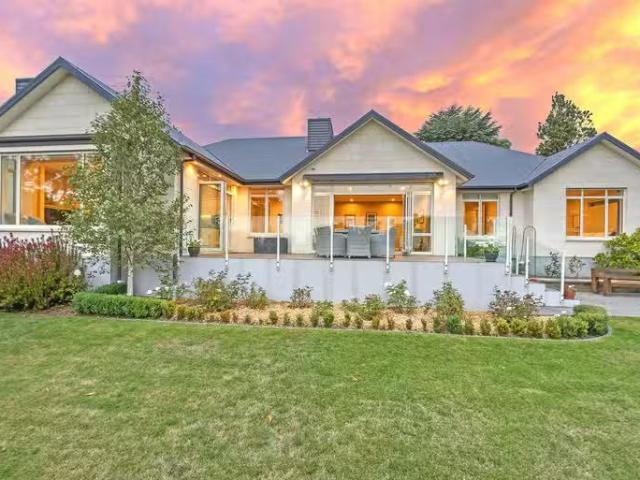 House for sale in Chaslands, Canterbury