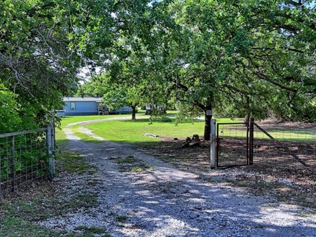 House for sale in Bowie, Texas