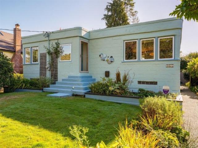 House for sale in Gonzales, Victoria