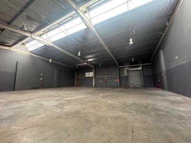 Commercial for rent in Beachview, Eastern Cape