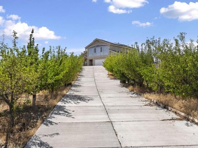 House for sale in Fontana, San Bernardino County