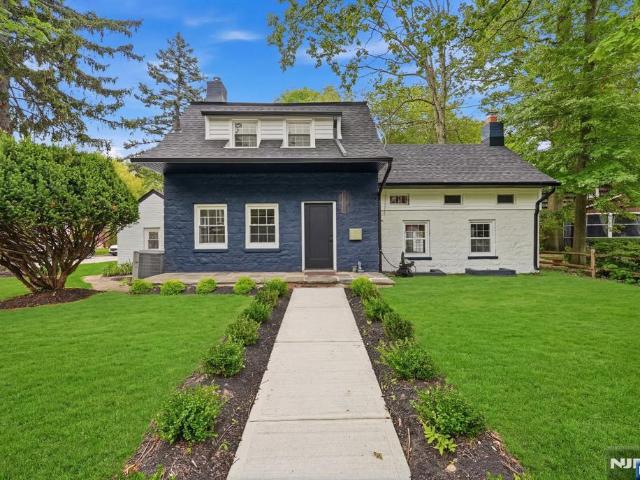 House for sale in Teaneck, New Jersey