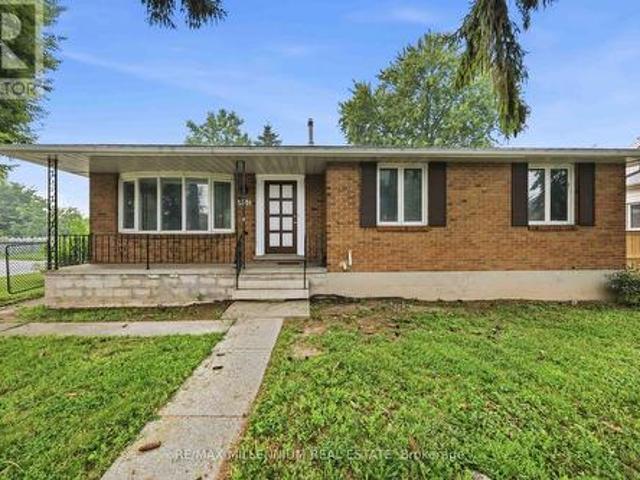 House for sale in Brights Grove, Ontario