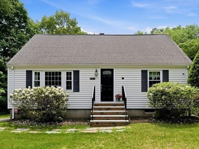 House for sale in Hanson, Massachusetts