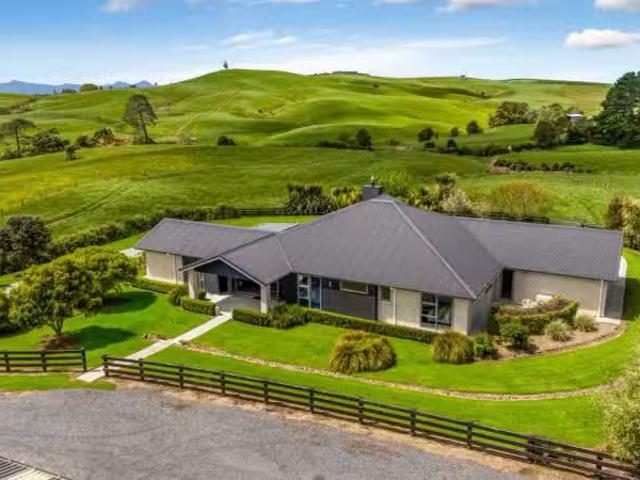 House for sale in Awhitu