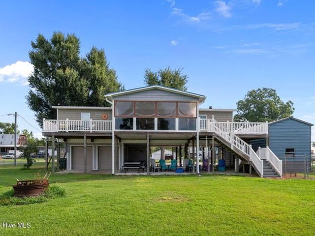 House for sale in Chocowinity, North Carolina