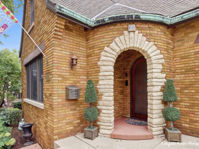 House for sale in Mchenry, Illinois