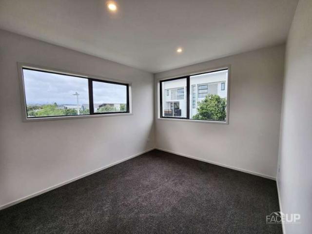 Townhouse for rent in Paremoremo