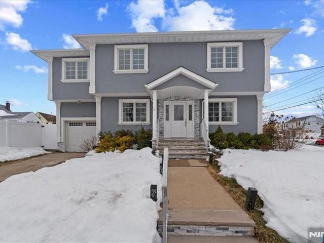 House for sale in Elmwood Park, New Jersey