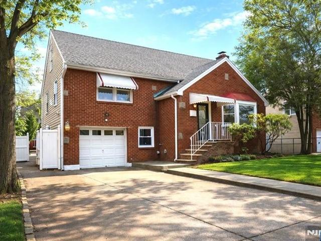 House for sale in Teaneck, New Jersey