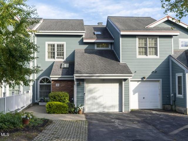 Townhouse for sale in Saratoga, New York