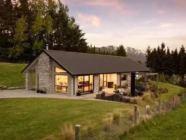 House for sale in Otakou