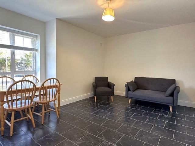 Apartment to rent in Túr Uisce, Cathair na Gaillimhe