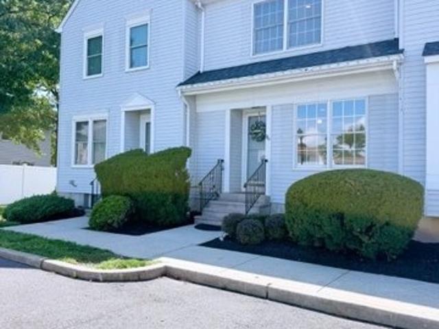 Townhouse for sale in Middlesex, Middlesex County
