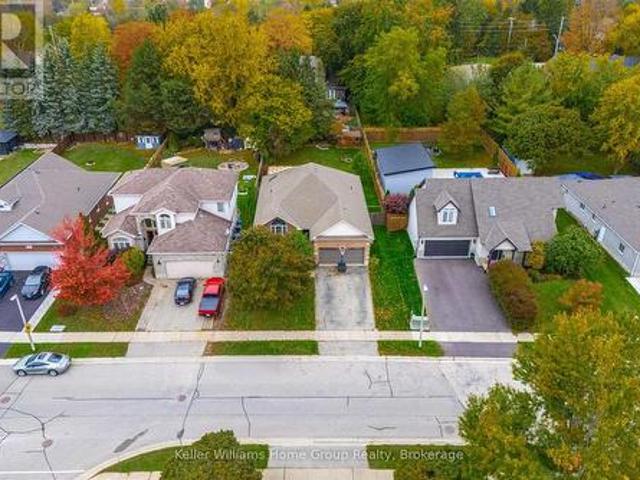 House for sale in Granwood Gate, Centre Wellington