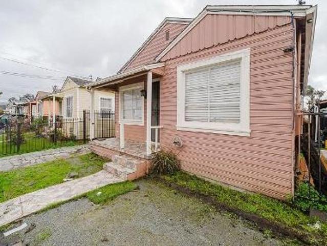 House for sale in Oakland