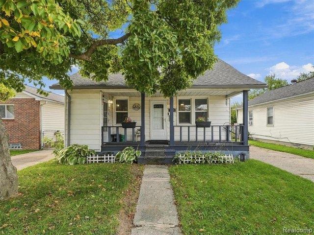 House for sale in Van Dyke, Warren